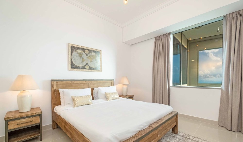 Дубай: LUX The Sky View Suite Dubai Marina