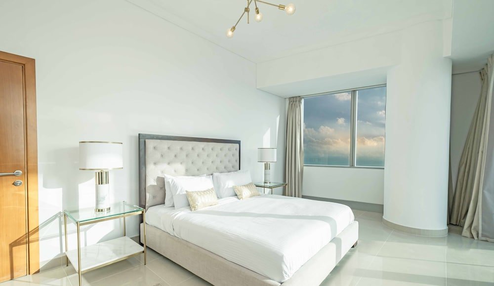 Дубай: LUX The Sky View Suite Dubai Marina