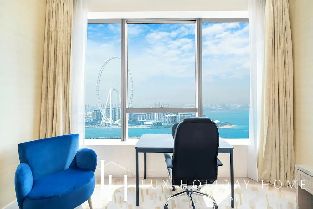Дубай: LUX Iconic Views at Palm Tower Suite 2