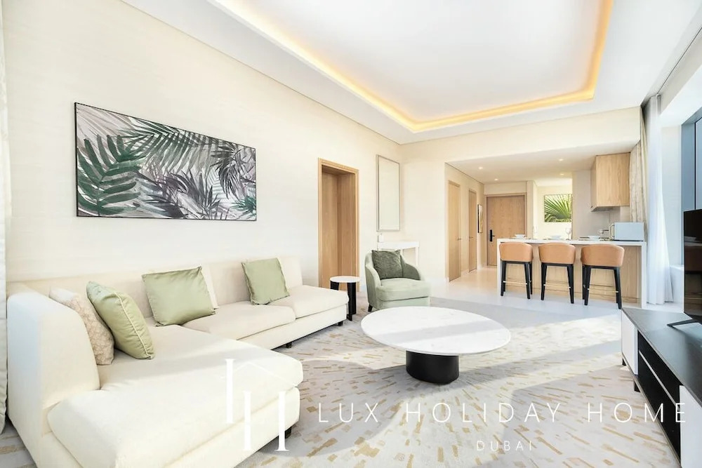 Дубай: LUX Iconic Views at Palm Tower Suite 2