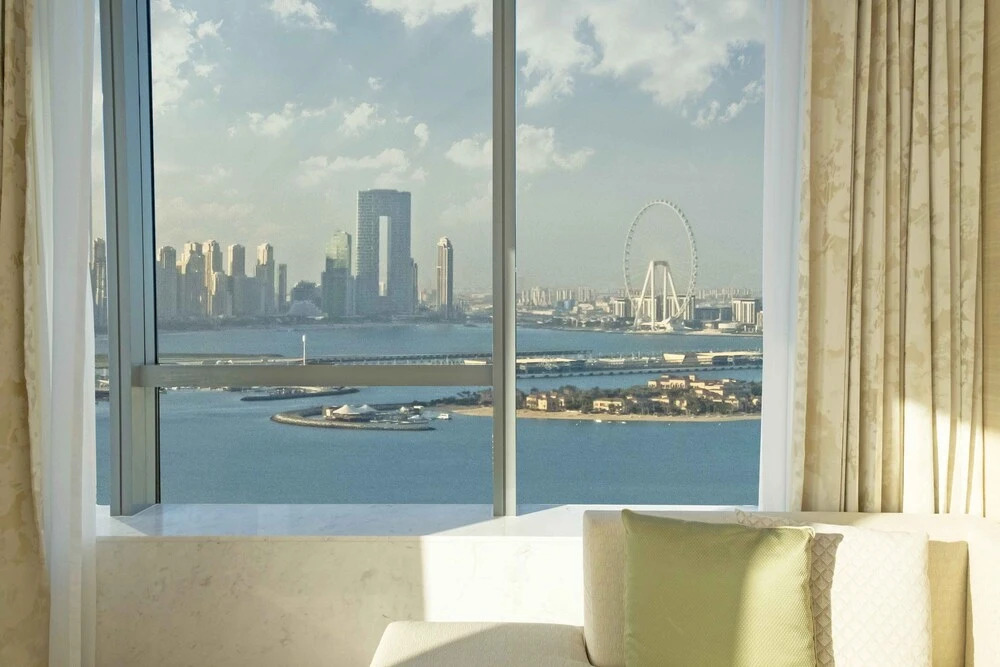Дубай: LUX Iconic Views at Palm Tower Suite 2