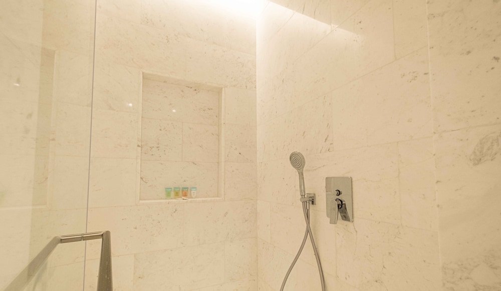Дубай: LUX Iconic Views at Palm Tower Suite 2