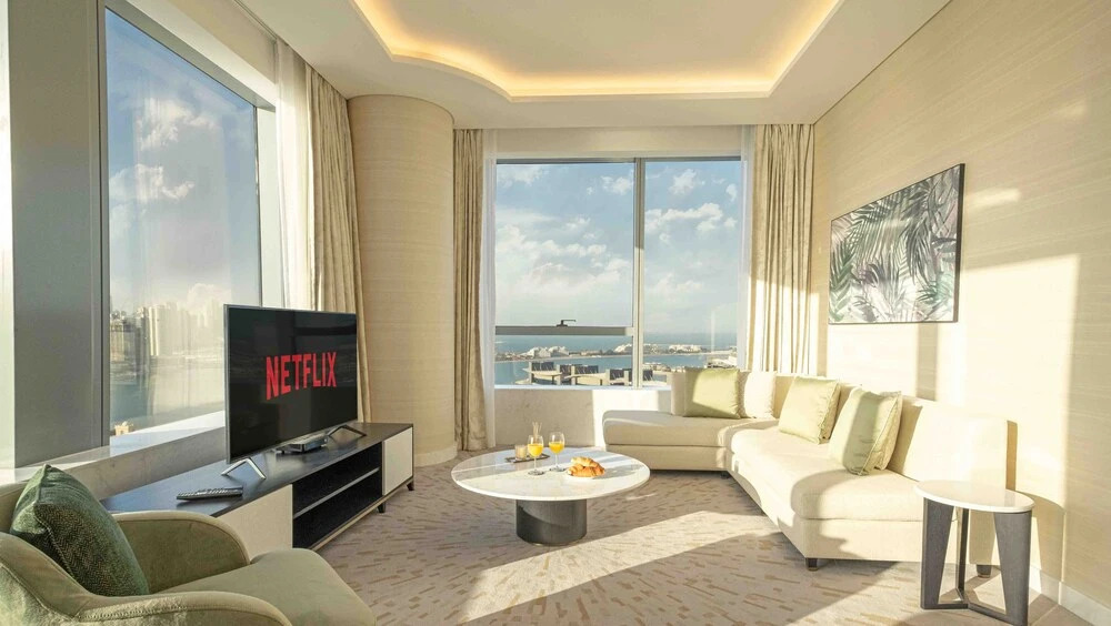 Дубай: LUX Iconic Views at Palm Tower Suite 2