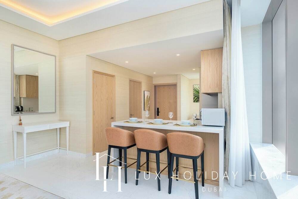 Дубай: LUX Iconic Views at Palm Tower Suite 2