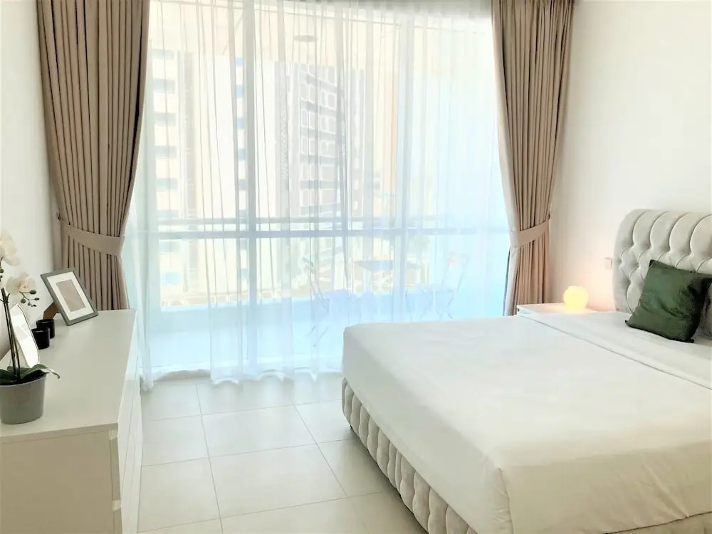Дубай: Luxurious Stay at the Walk JBR