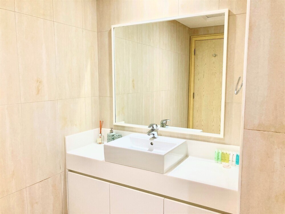 Дубай: Luxurious Stay at the Walk JBR