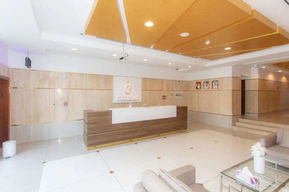 Дубай: Stylish flat aerial view & pool