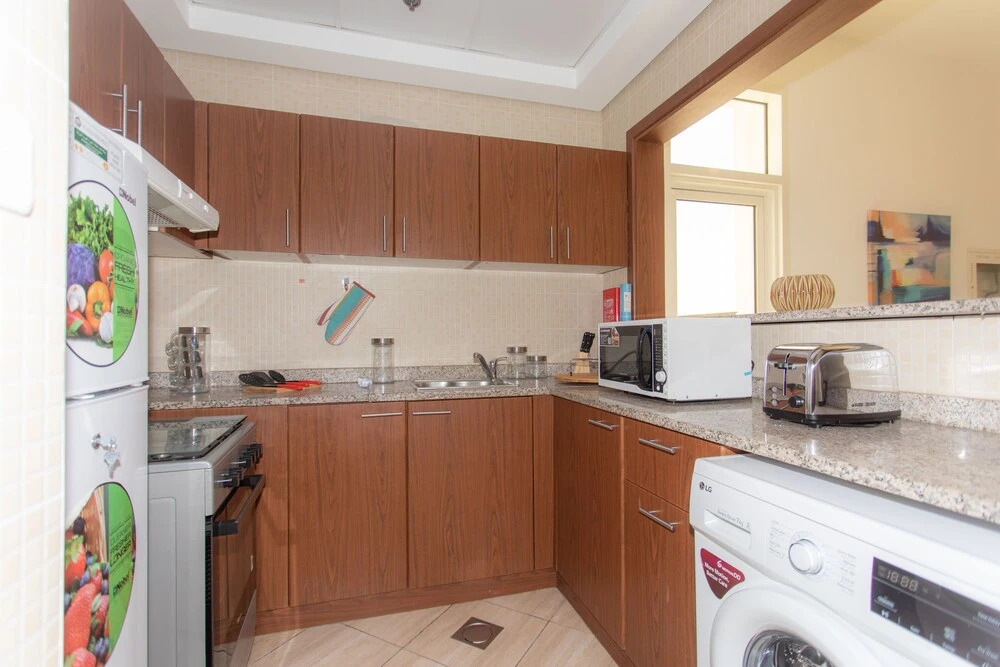 Дубай: Stylish flat aerial view & pool