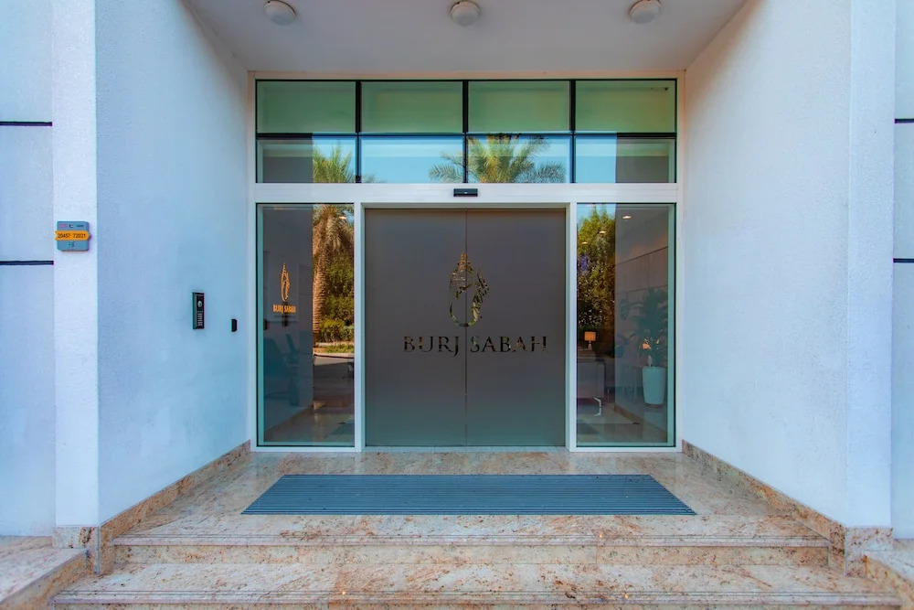 Дубай: Secluded studio steps from sports city
