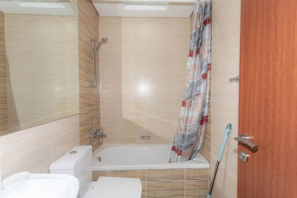 Дубай: Secluded studio steps from sports city