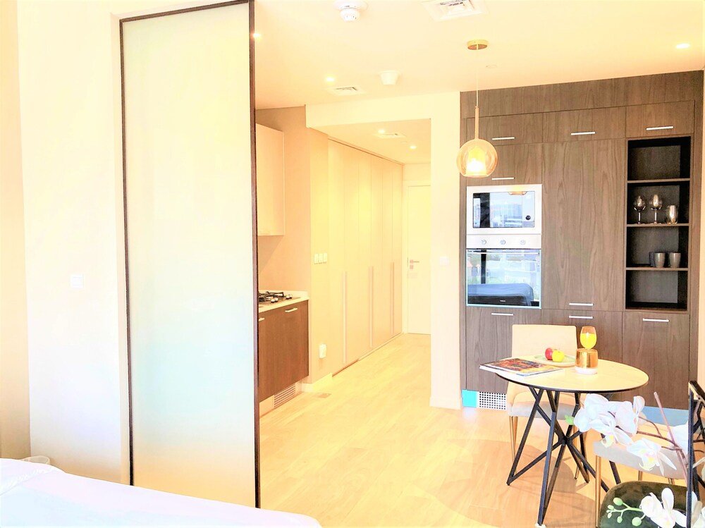 Дубай: Amazing Studio With Balcony in Park View Dubai