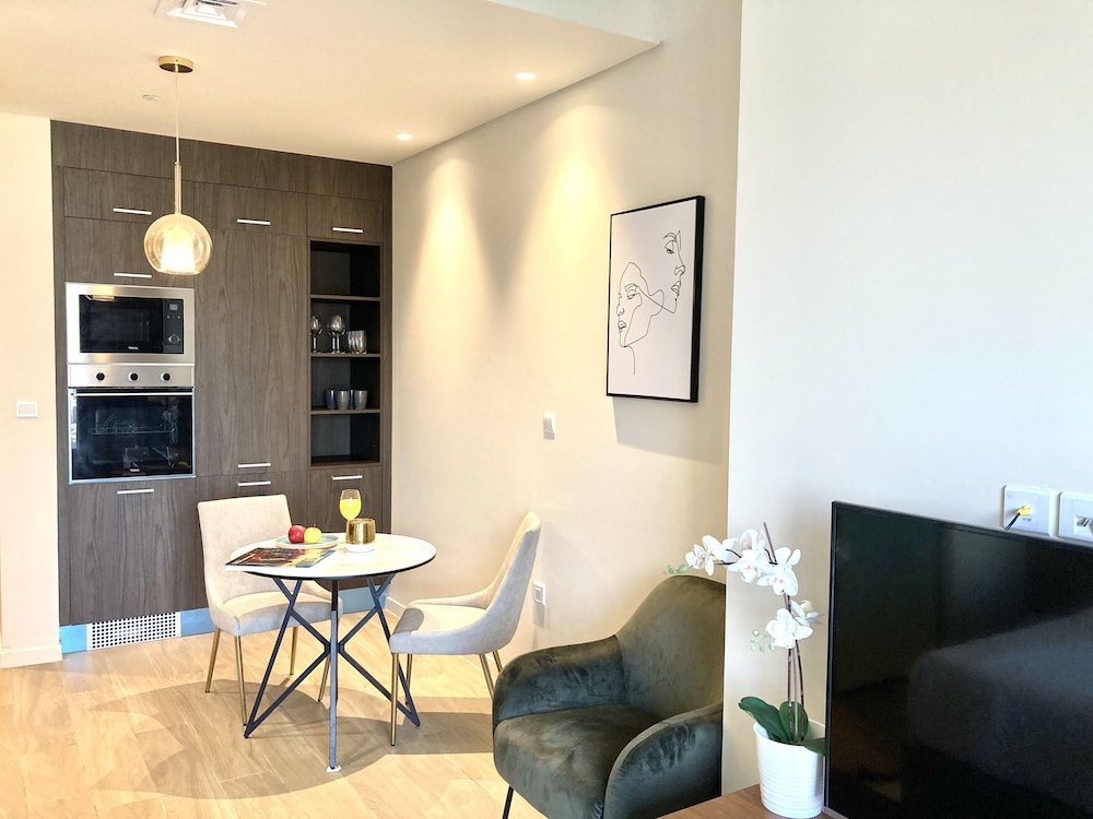 Дубай: Amazing Studio With Balcony in Park View Dubai