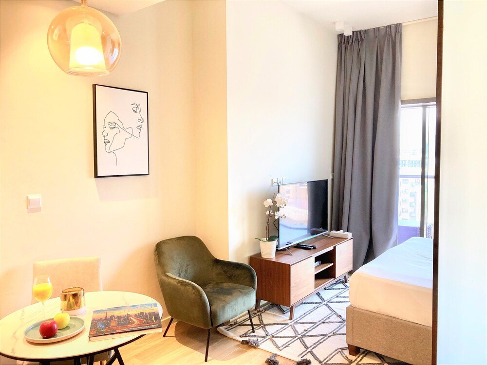 Дубай: Amazing Studio With Balcony in Park View Dubai