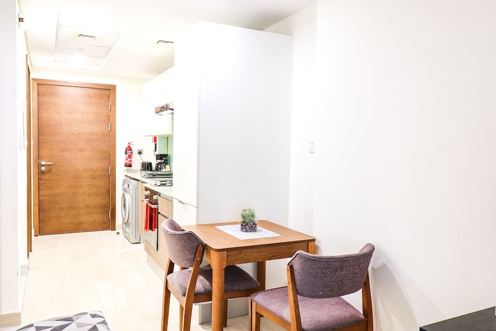 Дубай: Fully Furnished Studio in Azizi Aliyah