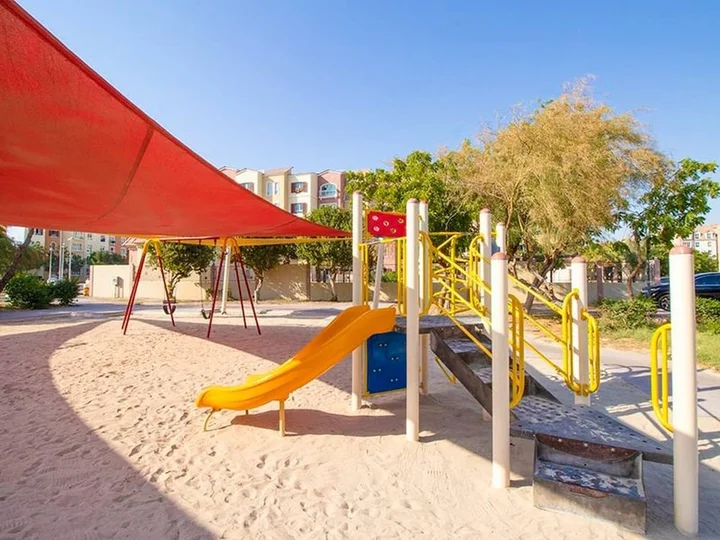 Дубай: Stunning Furnished Studio Apartment in the Heart of Dubai