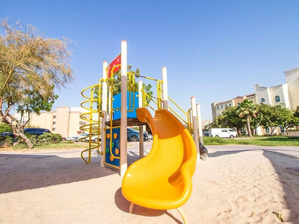 Дубай: Stunning Furnished Studio Apartment in the Heart of Dubai