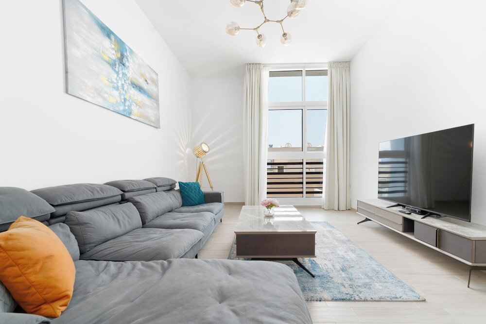 Дубай: Whitesage - Chic Home in the Heart of JVC with Designer Pool