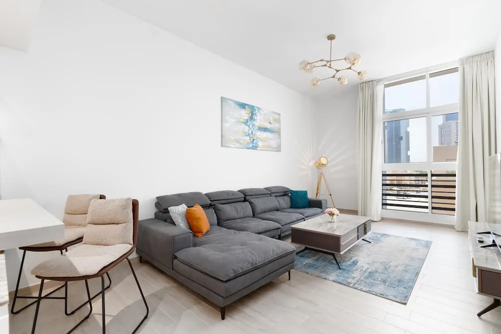Дубай: Whitesage - Chic Home in the Heart of JVC with Designer Pool