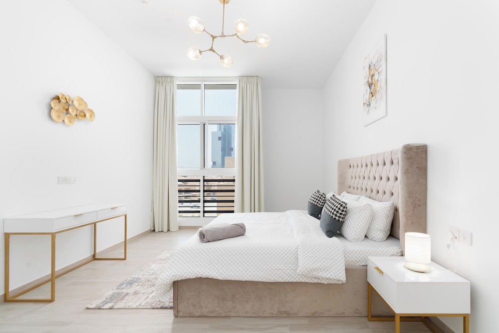 Дубай: Whitesage - Chic Home in the Heart of JVC with Designer Pool