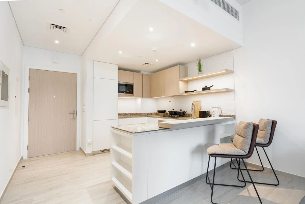 Дубай: Whitesage - Chic Home in the Heart of JVC with Designer Pool