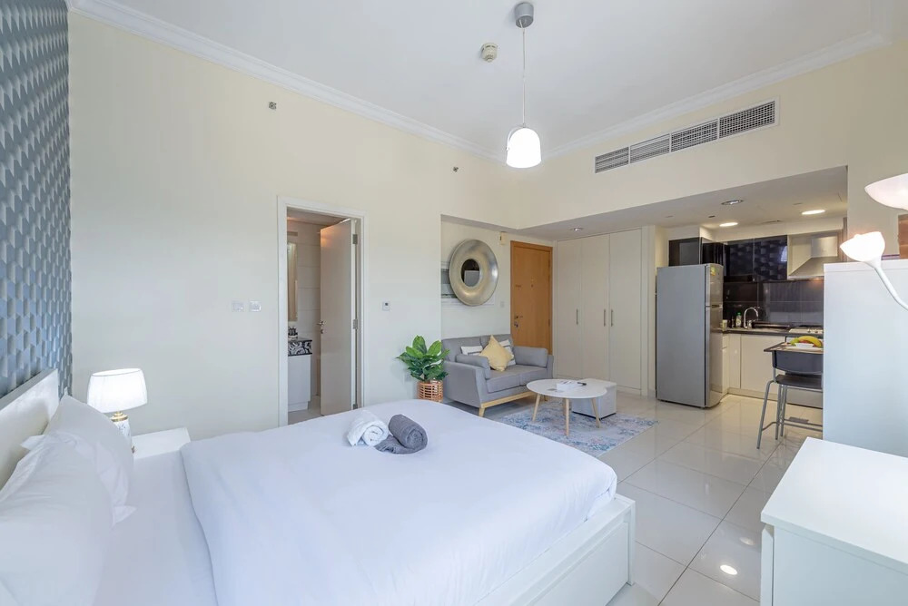 Дубай: Marco Polo - Elegant Studio with Panoramic City Views