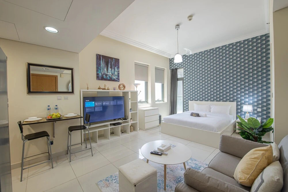 Дубай: Marco Polo - Elegant Studio with Panoramic City Views