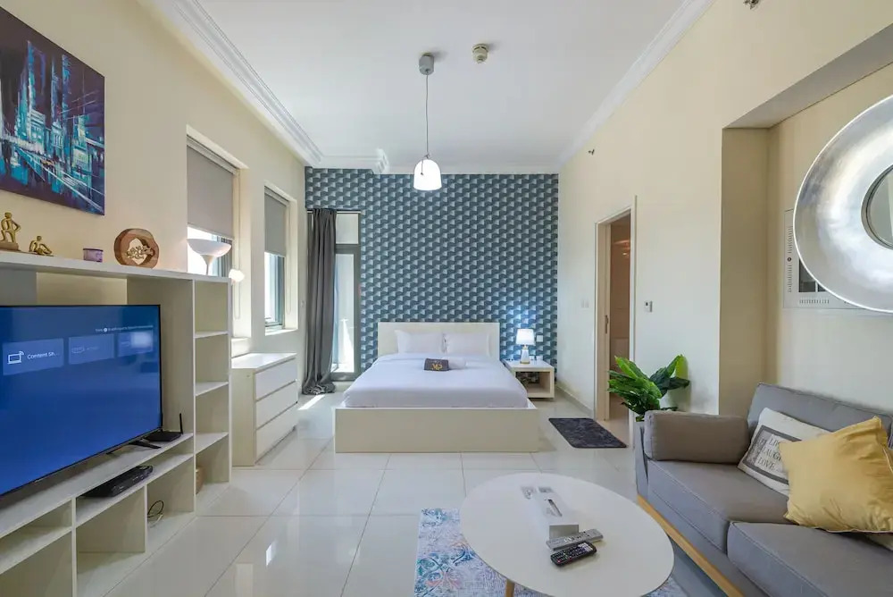 Дубай: Marco Polo - Elegant Studio with Panoramic City Views
