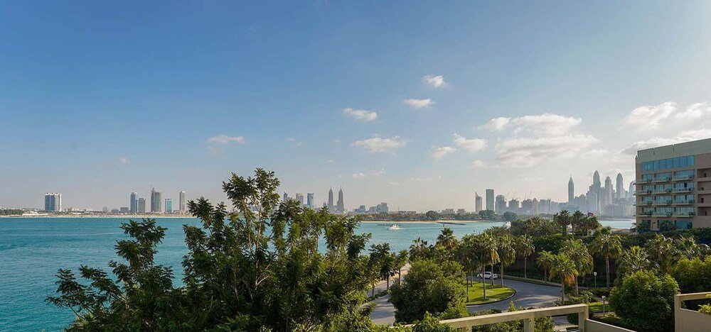 Дубай: KeyHost - Dream The Palm Residences Near Rixos - K261
