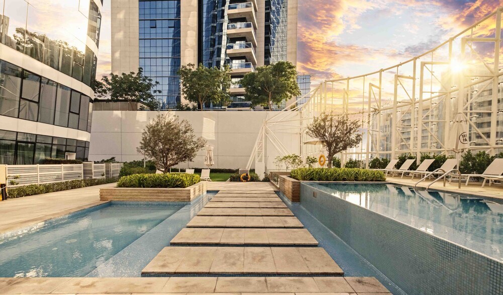Дубай: LUX The Pad Executive Suite 3