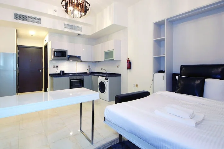 Дубай: Studio Apartment in Bayz Tower