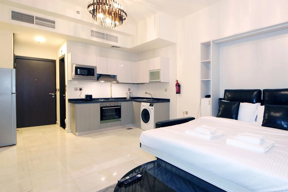 Дубай: Studio Apartment in Bayz Tower
