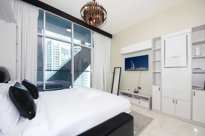Дубай: Studio Apartment in Bayz Tower