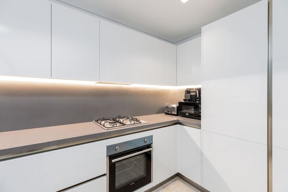 Дубай: Maison Privee - Classy Urban Retreat w/ Amazing Dubai Canal Views