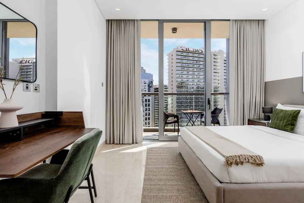 Дубай: Maison Privee - Classy Urban Retreat w/ Amazing Dubai Canal Views