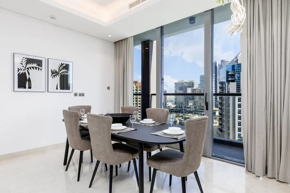 Дубай: Maison Privee - Classy Urban Retreat w/ Amazing Dubai Canal Views