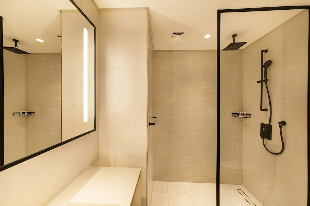 Дубай: Maison Privee - Classy Urban Retreat w/ Amazing Dubai Canal Views