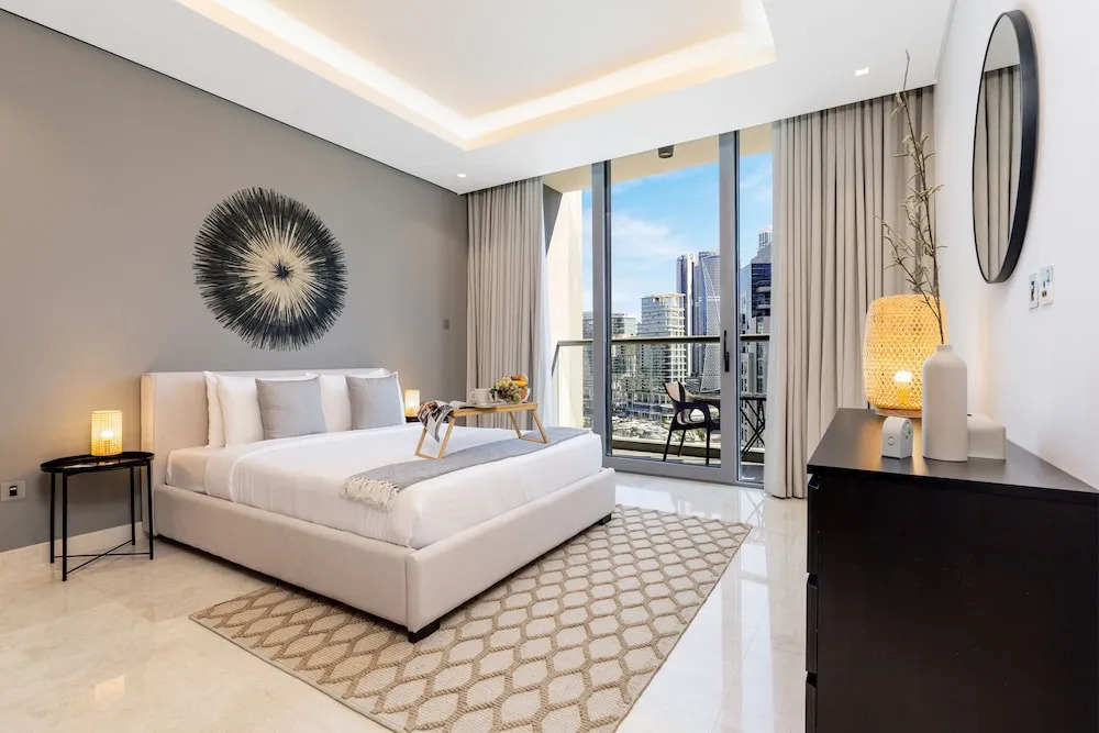 Дубай: Maison Privee - Classy Urban Retreat w/ Amazing Dubai Canal Views