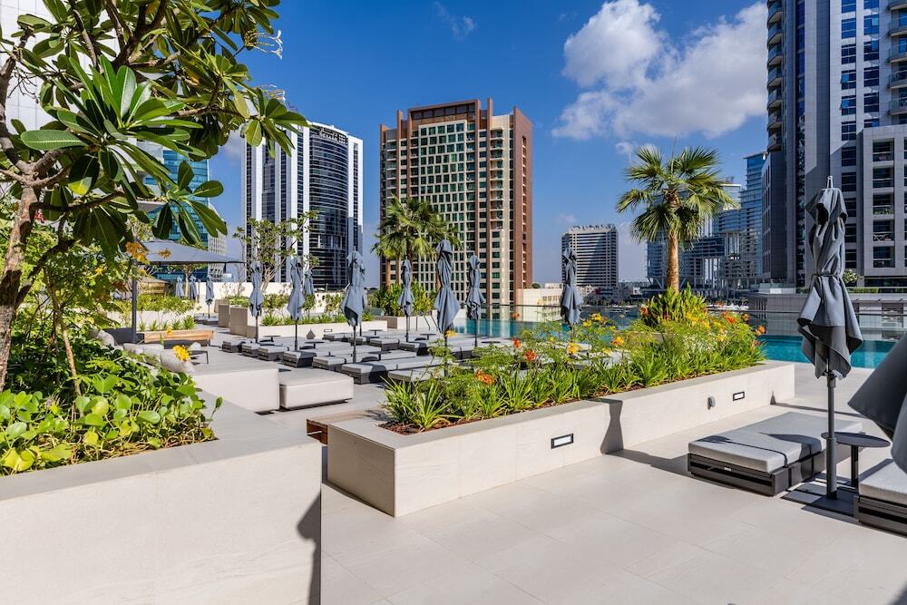 Дубай: Maison Privee - Classy Urban Retreat w/ Amazing Dubai Canal Views