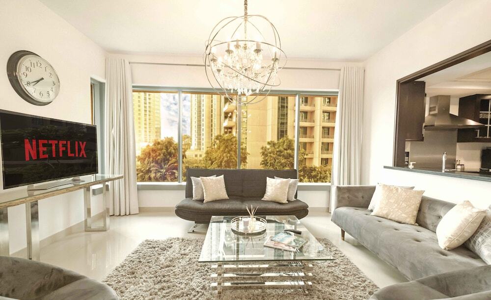 Дубай: LUX The Downtown Blvd Suite