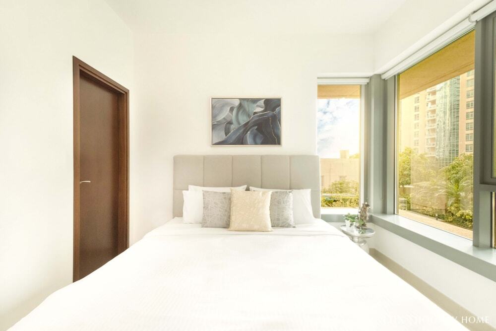 Дубай: LUX The Downtown Blvd Suite