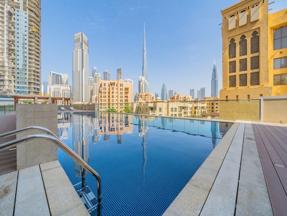 Дубай: Monty - Bohemian Treasure 1BR, 5-min to Dubai Mall