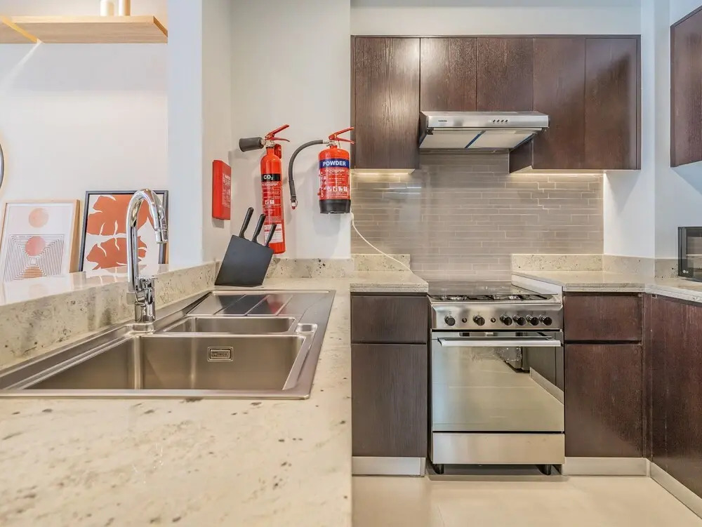 Дубай: Monty - Bohemian Treasure 1BR, 5-min to Dubai Mall