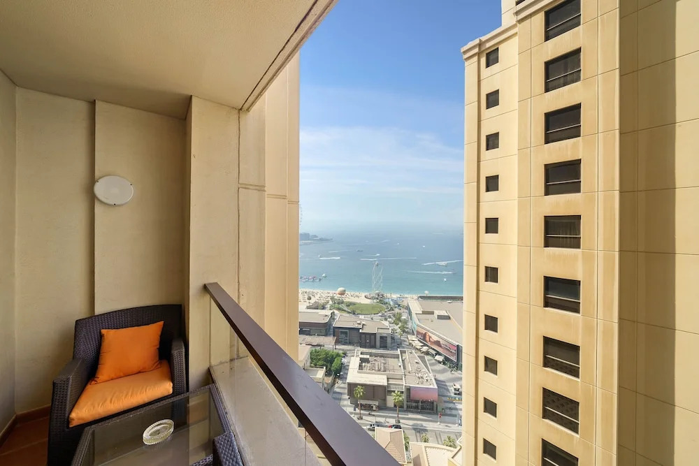 Дубай: Luxurious 3Bedrooms with Sea View at JBR
