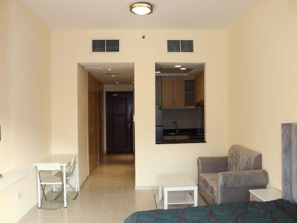 Дубай: Discovery Gardens - Stunning Studio With Balcony And Free Parking