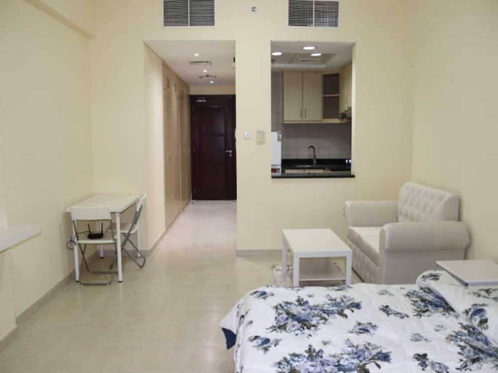 Дубай: Discovery Gardens - Stunning Studio With Balcony And Free Parking