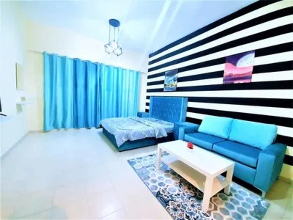 Дубай: Stunning Studio Apartment With Balcony And Pool
