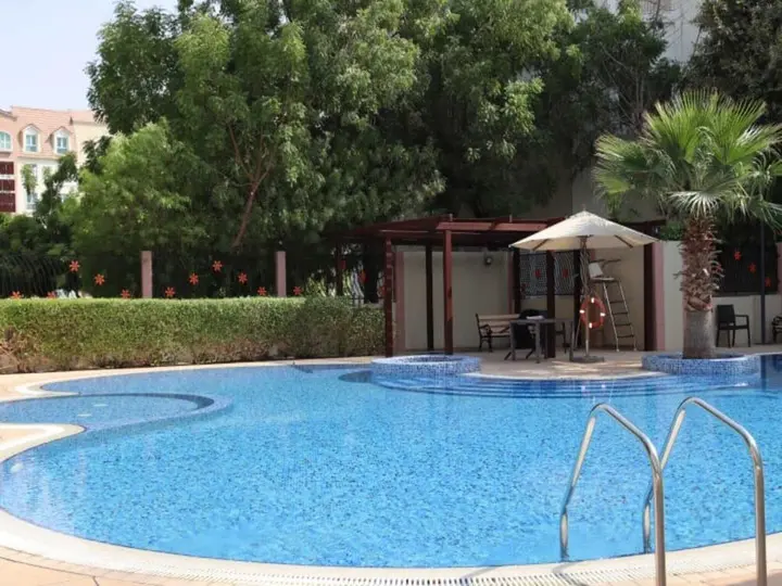 Дубай: Stunning Studio Apartment With Balcony And Pool