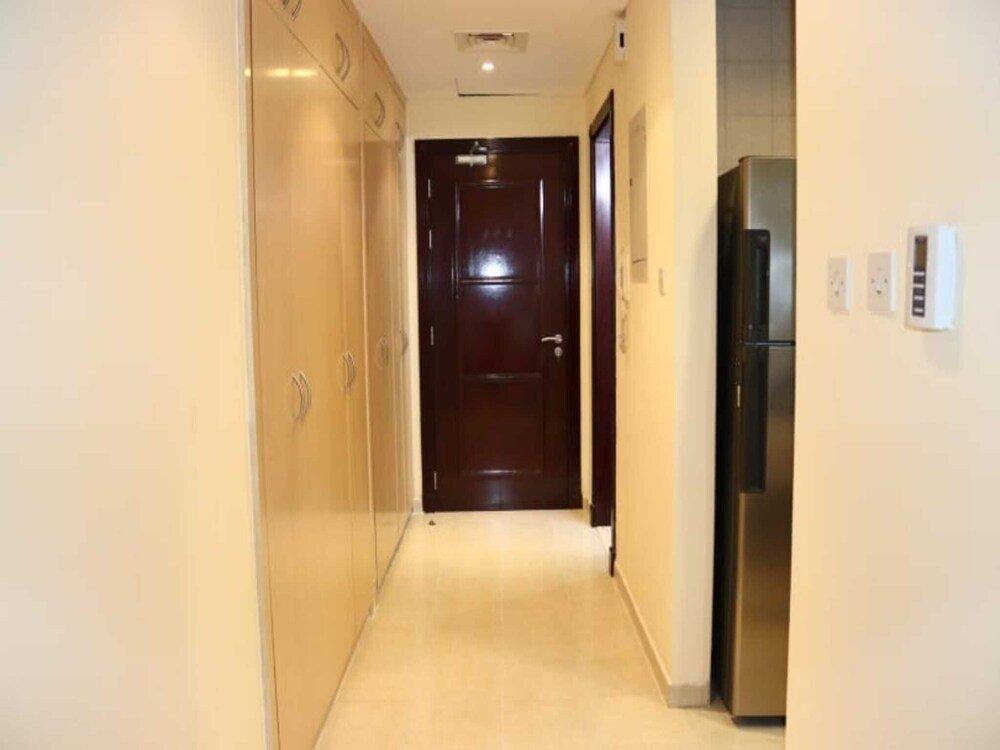 Дубай: Stunning Studio Apartment With Balcony And Pool