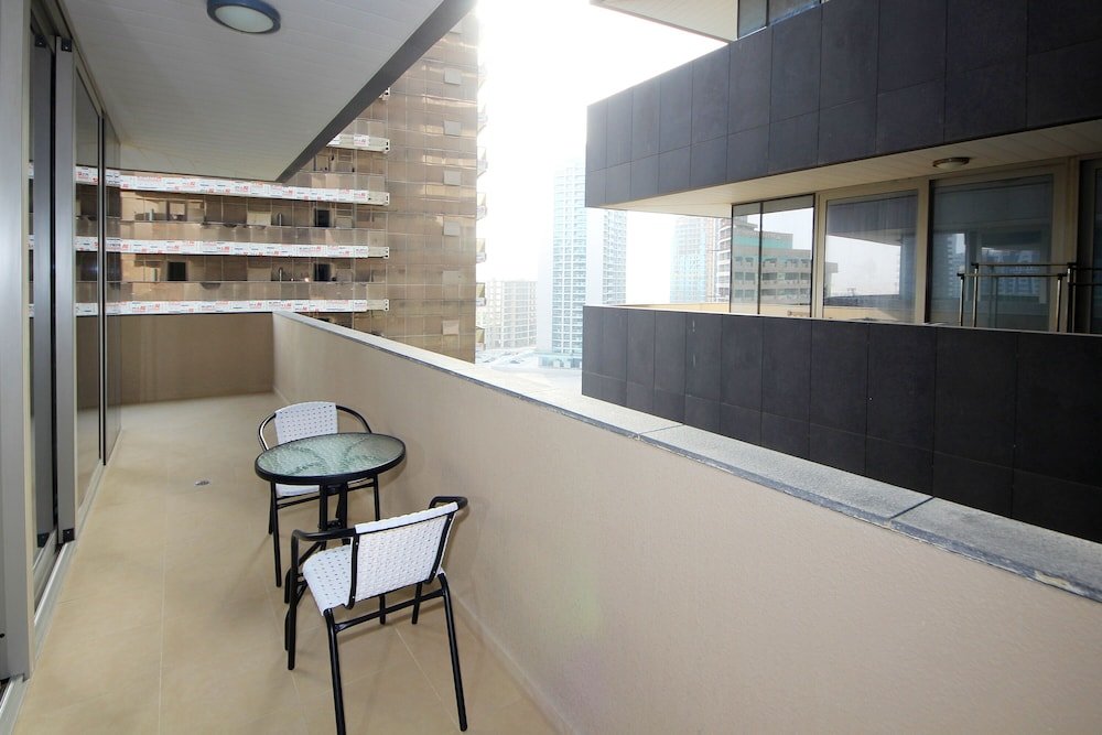 Дубай: 1 Bedroom Apartment in The Matrix Tower