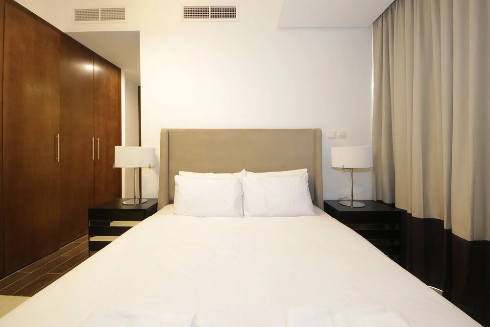 Дубай: 1 Bedroom Apartment in The Matrix Tower
